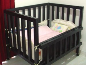 cheep baby cot (1)