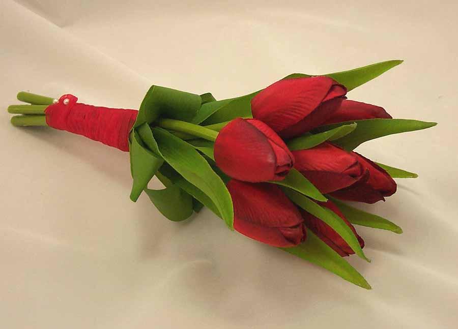 Classic-Red-Tulip-Bridesmaid-Bouquet