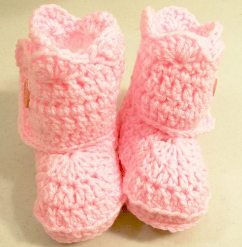 baby girls crochet-pink scalloped side button boot