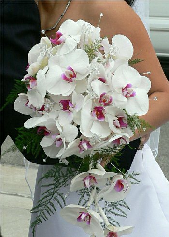 white Modern Wedding Bouquets