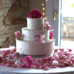 Get Amazing Ideas on How You can Décor a Bridal Cake Table Get Amazing Ideas on How You can Décor a Bridal Cake Table