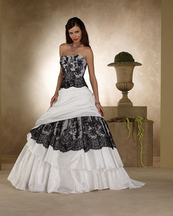 3 lovely women wedding dress black and white color