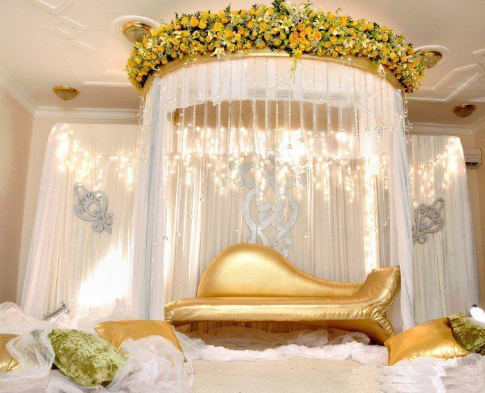 5 white & golden wedding stage decoration ideas