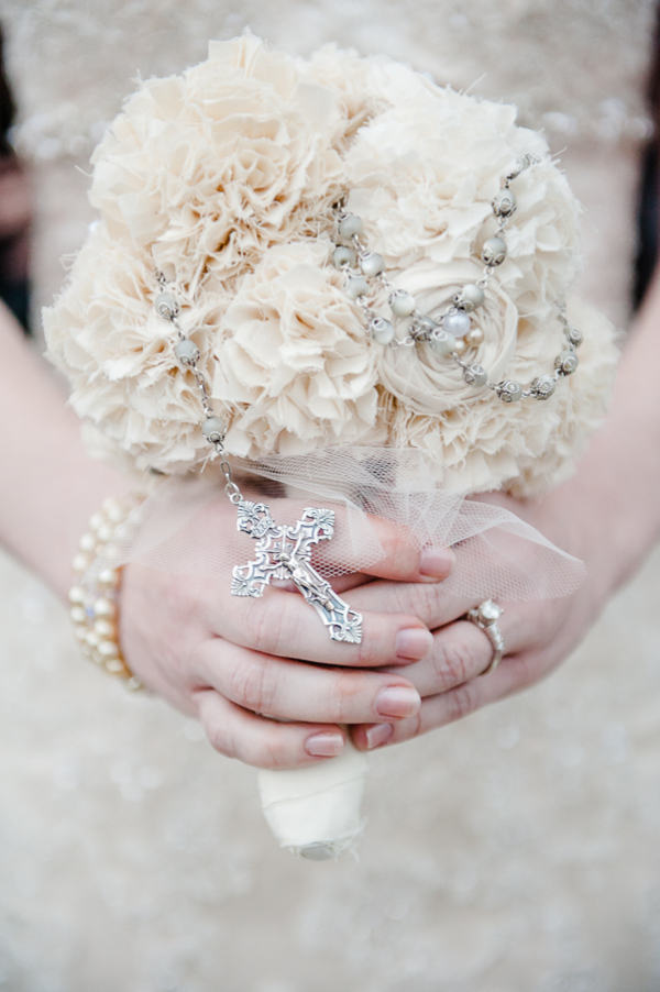 Rustic-white-wedding-bouquet design