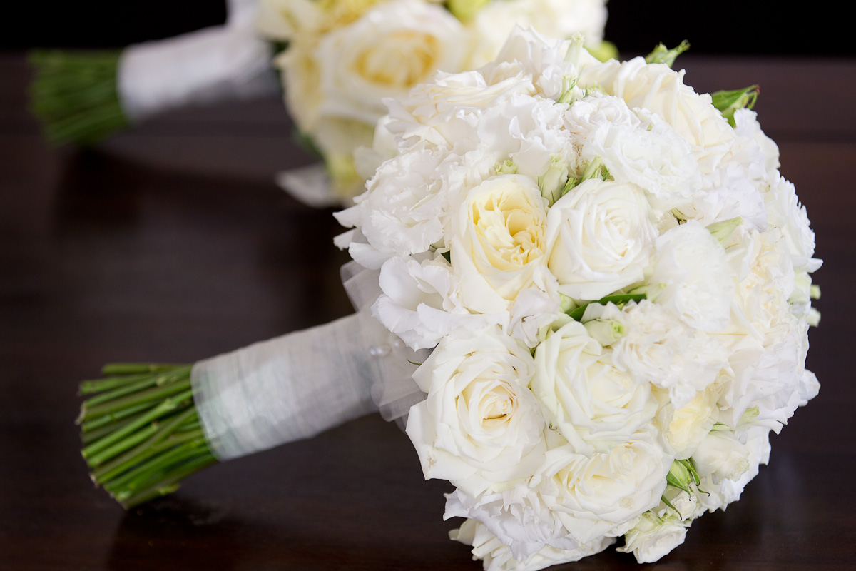 amamzing Classic and Lovely Bouquets in white color