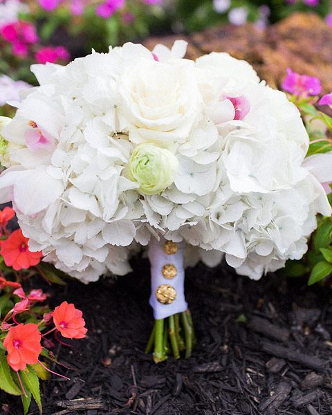 beautiful white color Classic and Lovely Bouquets