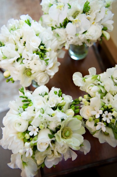 bridesmaids bouquets white flowers