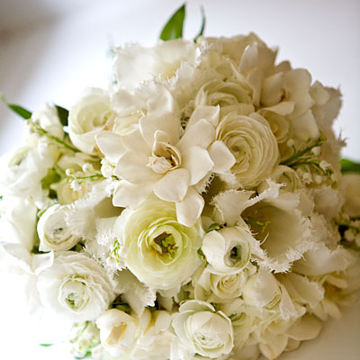 white-summer-wedding-flowers