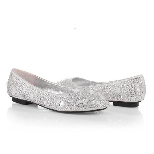 3 beautiful women wear Bridal flat heel shoes