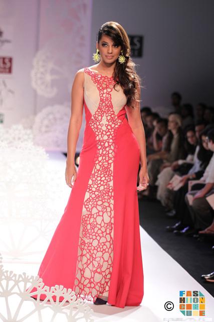 amazing women dress Paras and Shalini collection 2014 in Wills Lifestyle ideas (1)