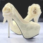 flower style white color bridal shoes