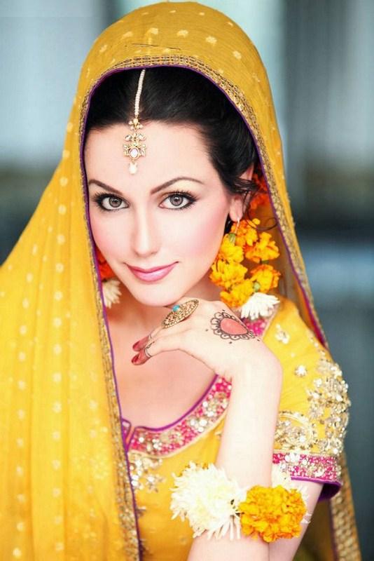 2 Bridal Makeup Tips For Mehndi Occasion (7)