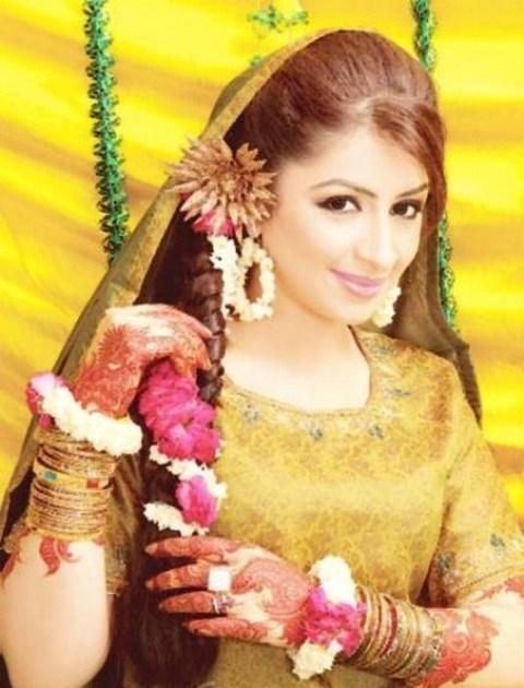 4 Bridal Makeup Tips For Mehndi Occasion (8)