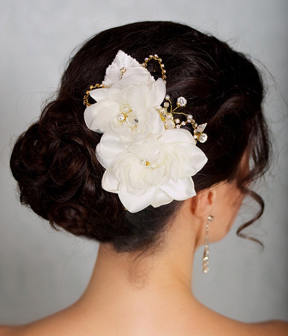 white flower style wedding hair piece