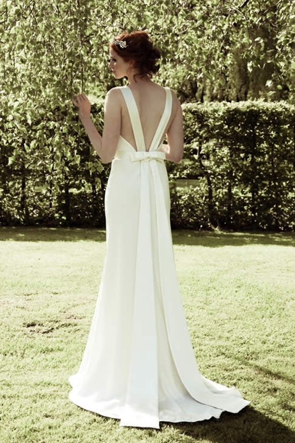 white Low-back gowns with bow for bride
