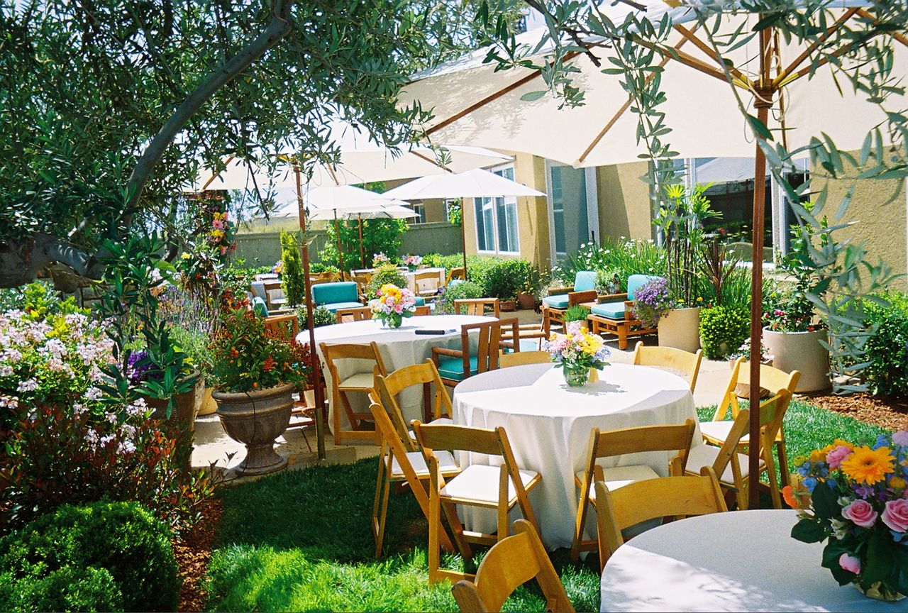 1. outdoor party decoration