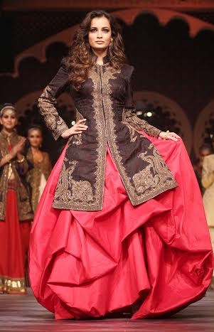 Showstoppers on indian bridal fashion week 2014 (1)