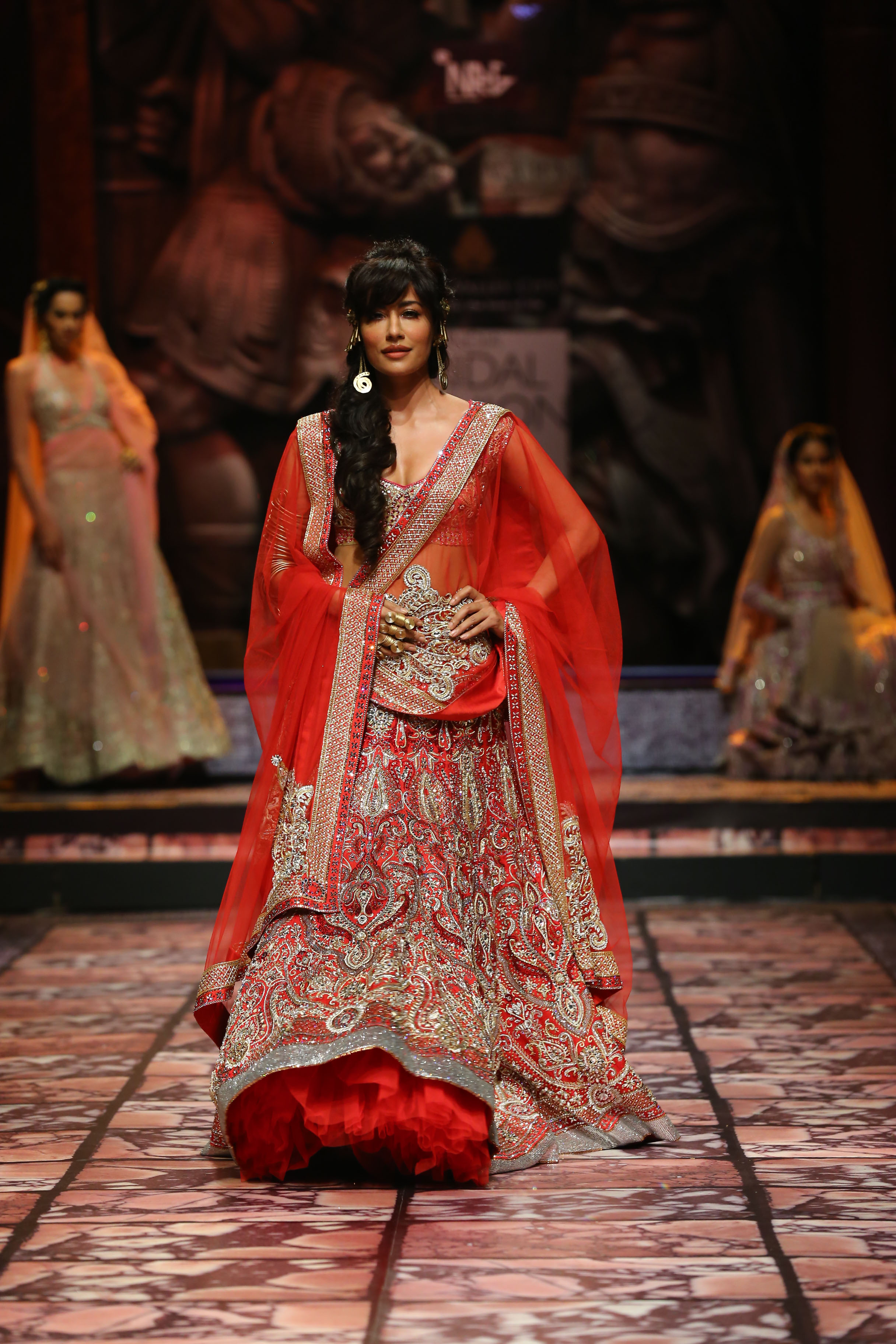 Showstoppers on indian bridal fashion week 2014 (2)