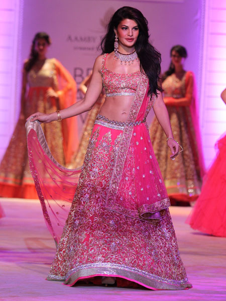 Showstoppers on indian bridal fashion week 2014 (4)