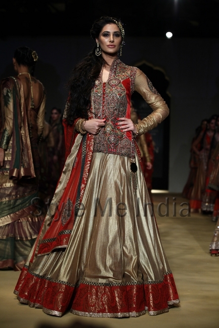 Showstoppers on indian bridal fashion week 2014 (5)