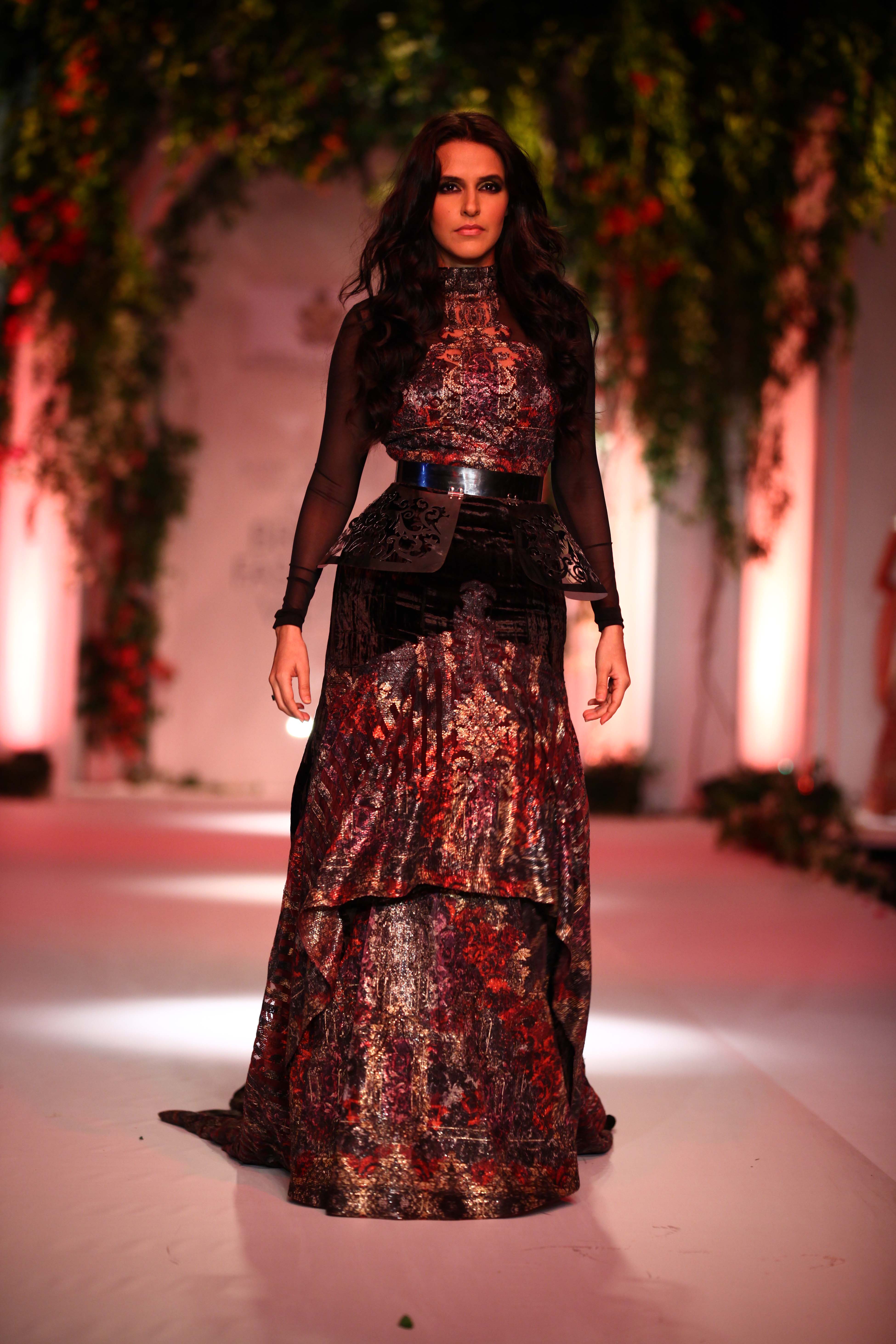 Showstoppers on indian bridal fashion week 2014 (6)