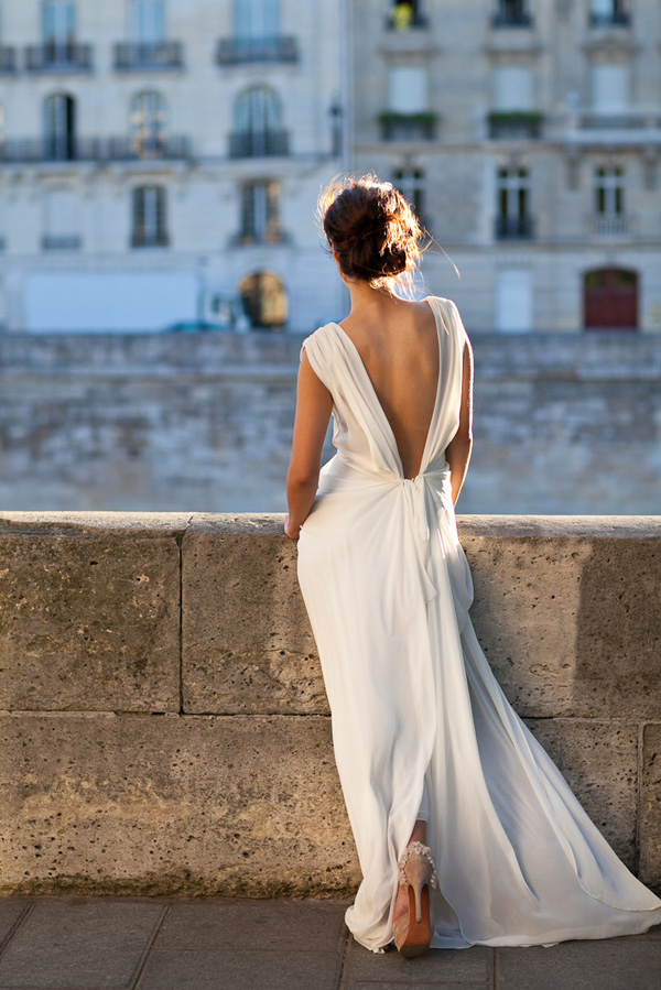 modern Backless gowns for wedding (3)