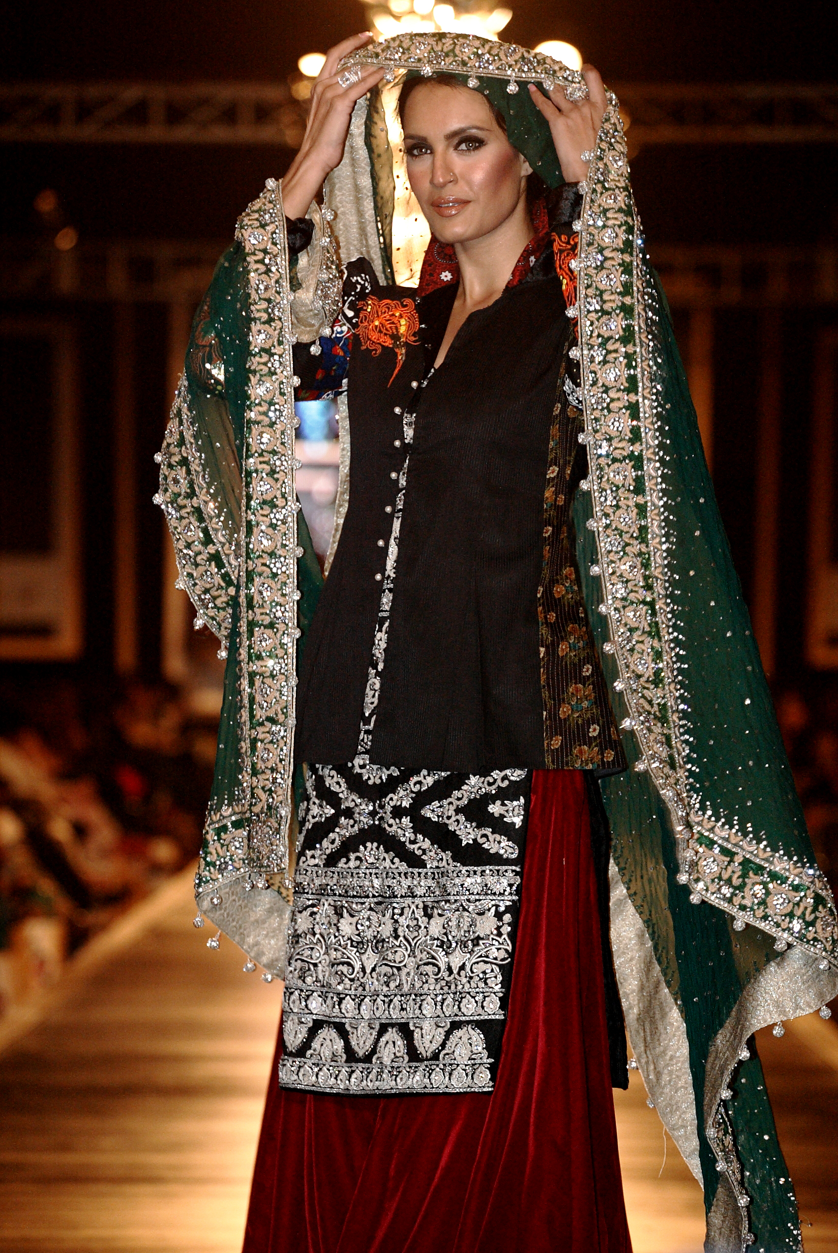 3. pakistani women traditional outfit (5)