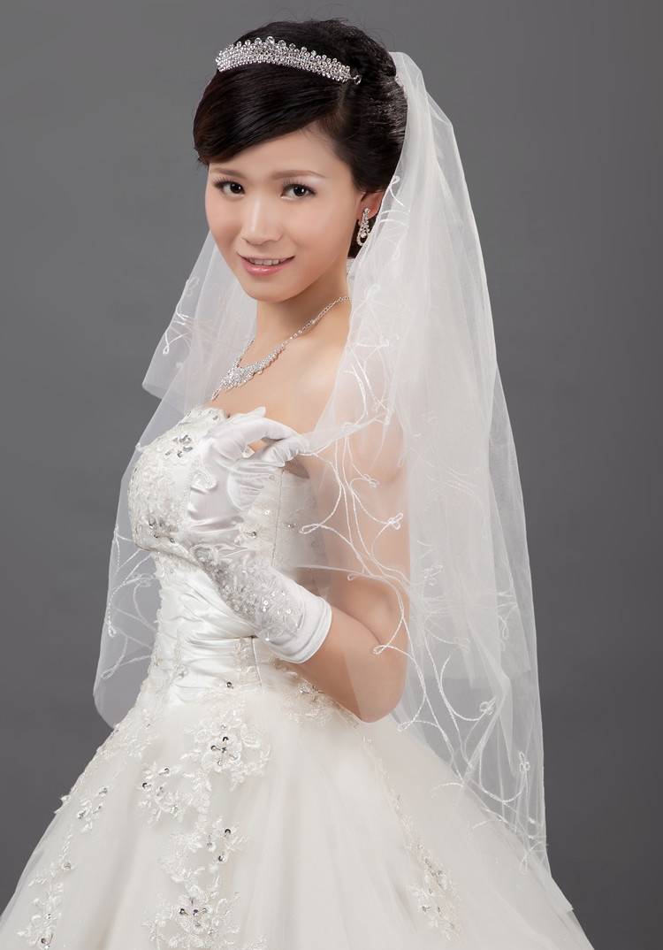 wedding gown with gloves and veil (3)