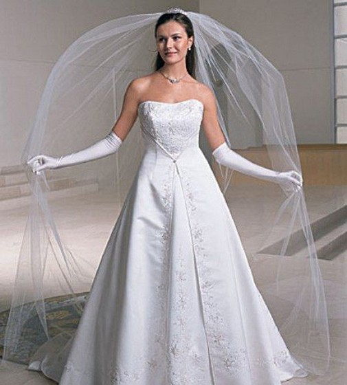 wedding gown with gloves and veil (4)