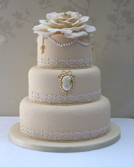 2. 20 lovely lace wedding cake ideas (1)