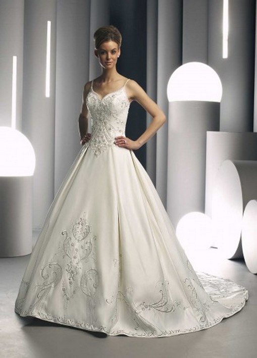glamorous wedding gowns for moderns women by Val Stefani (15)
