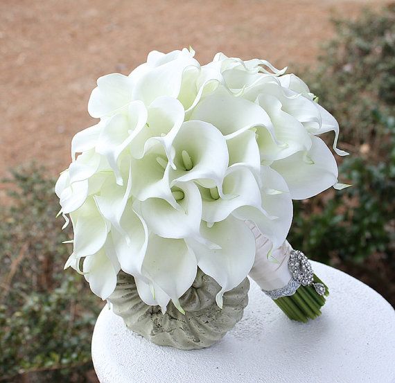 3 white wedding bridal bouquets ideas (9)