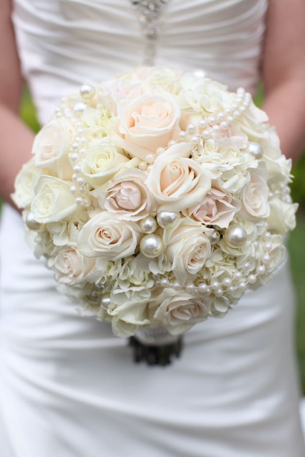 4 white wedding bridal bouquets ideas (3)