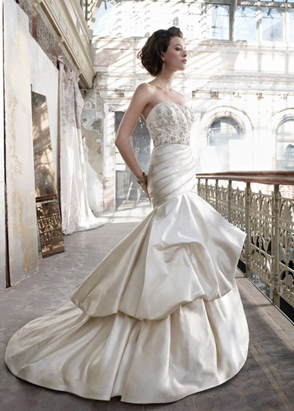 beautiful white and gold wedding dresses ideas (3)