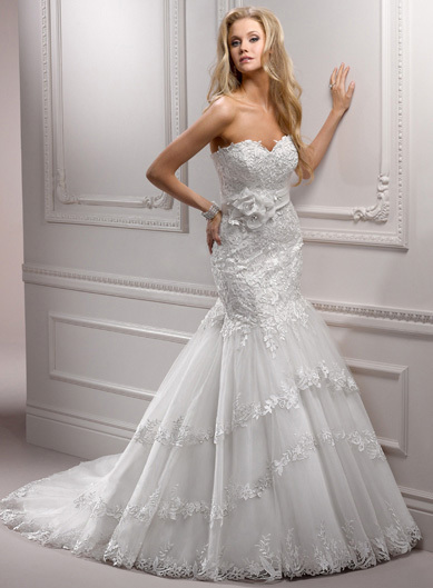 1 ivory lace and tulle straples wedding gown