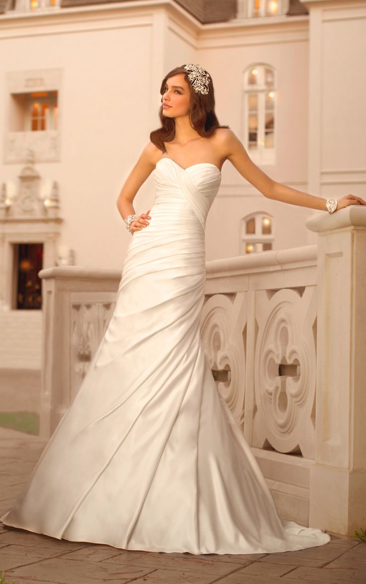 4 The Hottest 2015 Wedding Dress Trends (11)