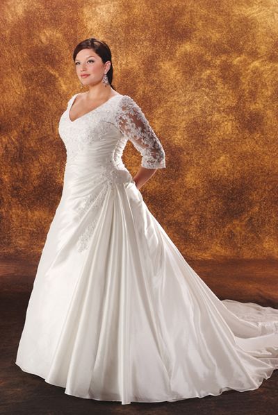 Lace Wedding Gowns for Plus-Sized Women (1)