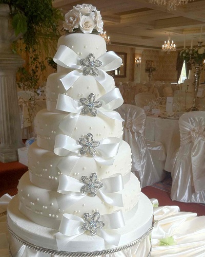 wedding cakes with differents topers shapes (1)