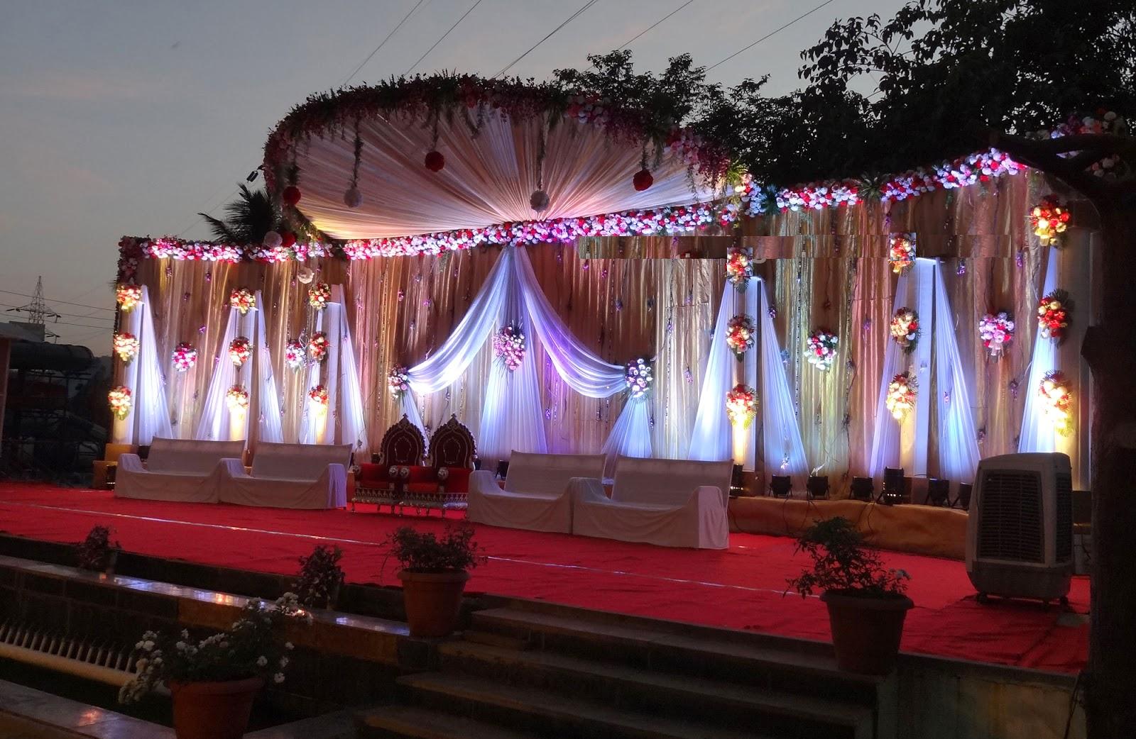 1 evening wedding stage decoration idea in garden