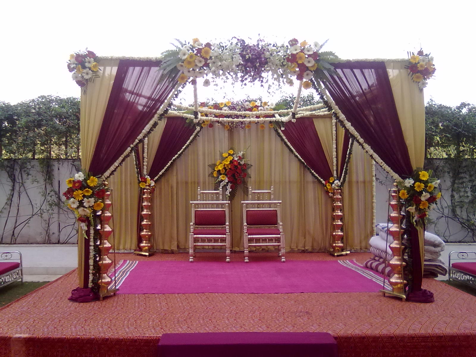 3 garden wedding stage