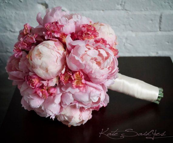 pink weddong bouquet