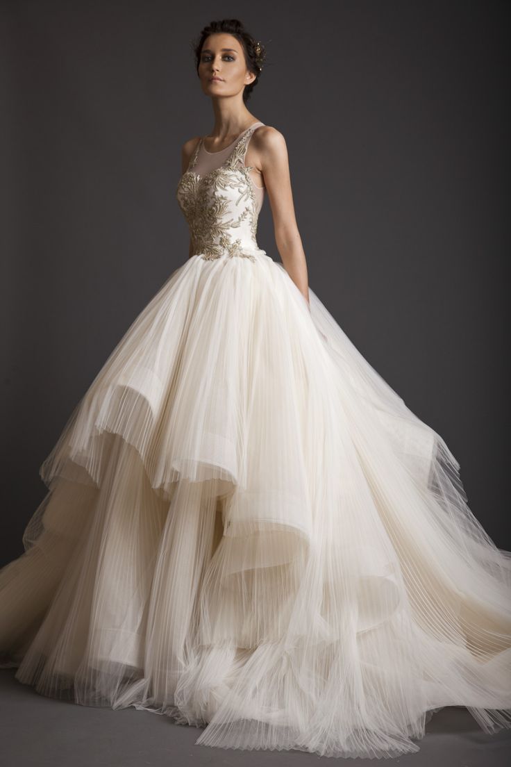 Sleeveless designer wedding gown (14)