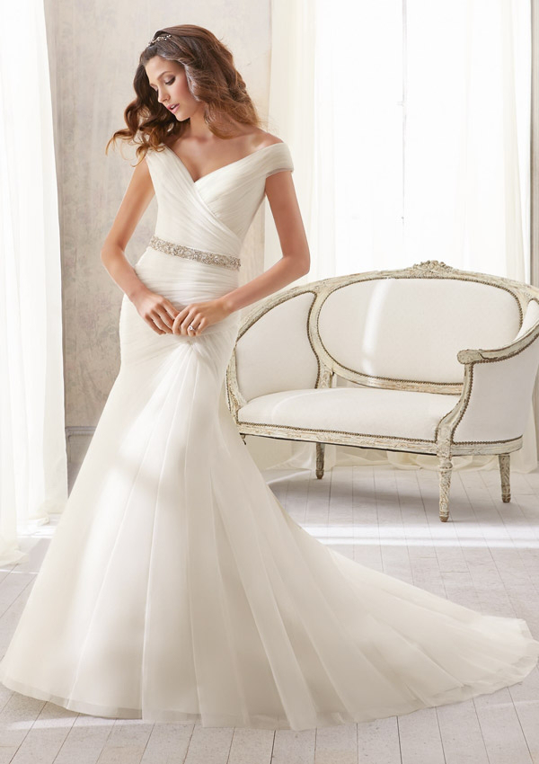 Sleeveless designer wedding gown (16)