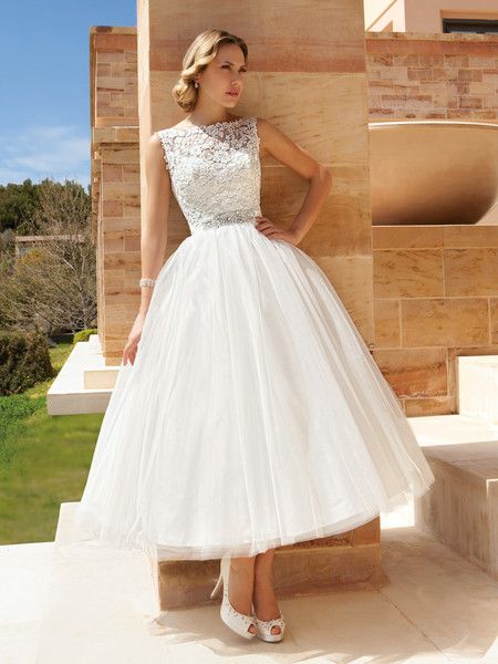 Sleeveless designer wedding gown (2)