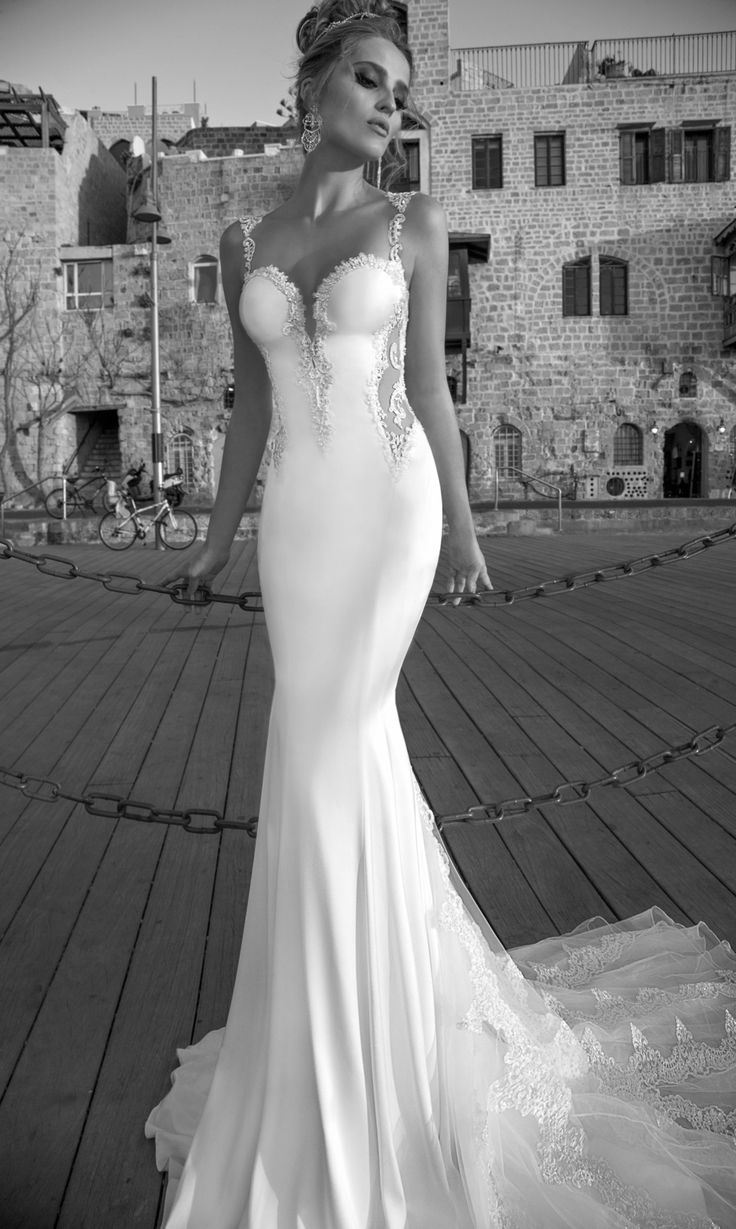 Sleeveless designer wedding gown (3)