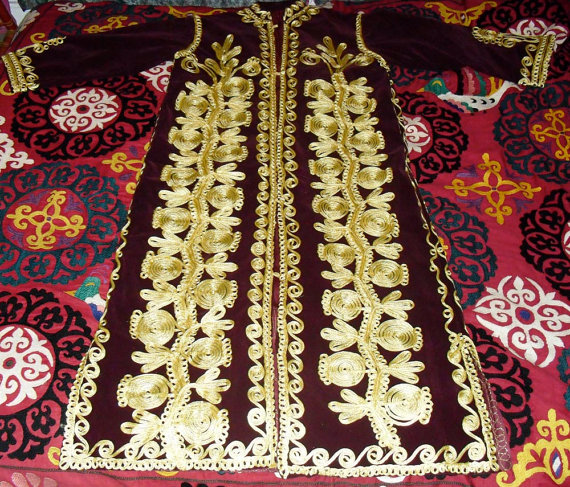 chic black velvet caftan with gold embroidery (4)