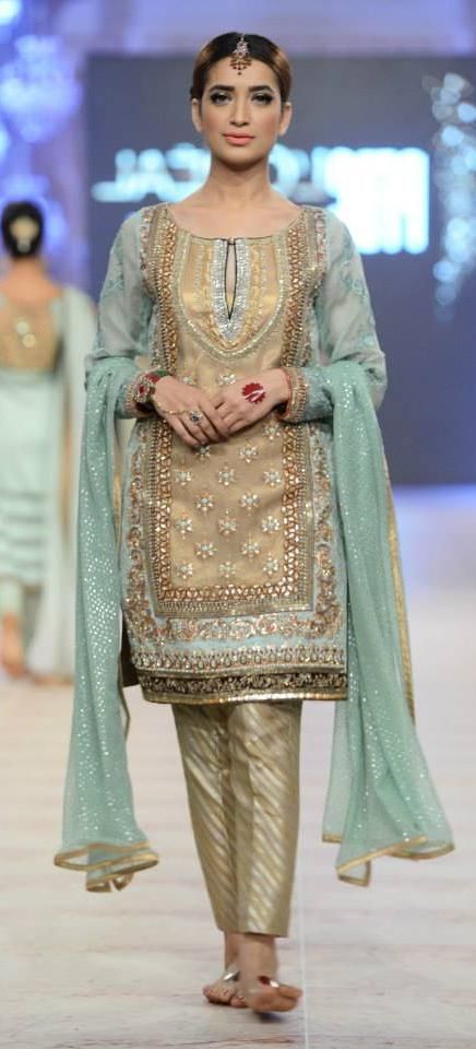 2 Best Pakistani Wedding Dresses For Women (5)