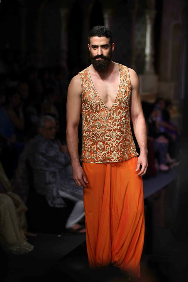 Abu Jani and Sandeep Khosla mens dresses for wedding wear (3)