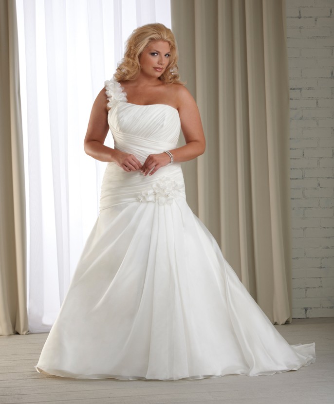 wedding dress for plus size