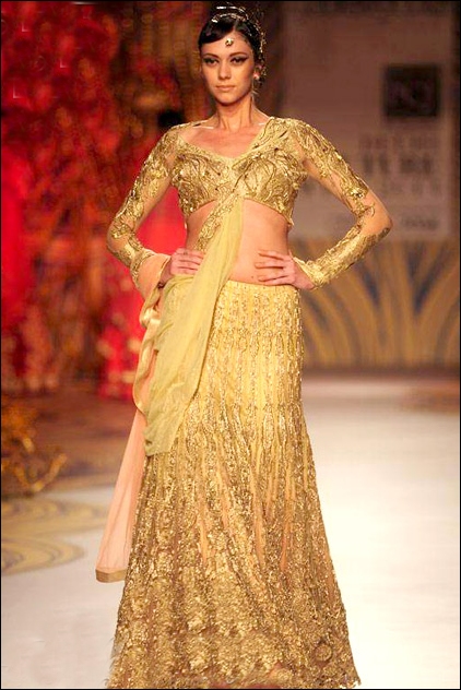 most impressive golden bridal dress (5)